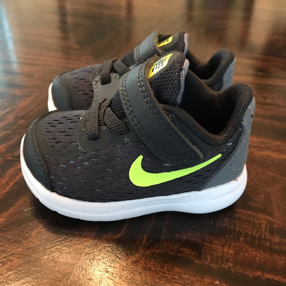 Brand new Nike Flex Toddler tennis shoe